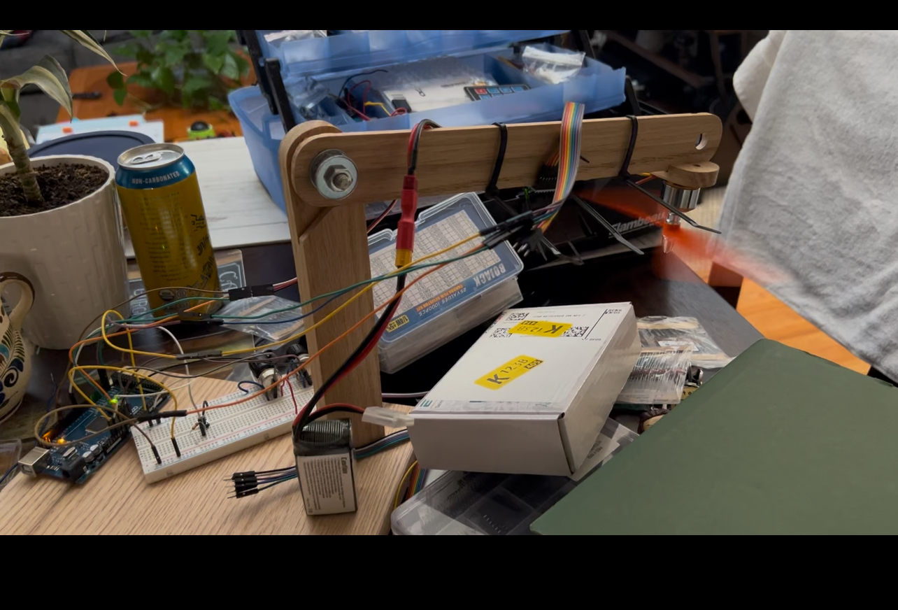 Self-leveling arm prototype
