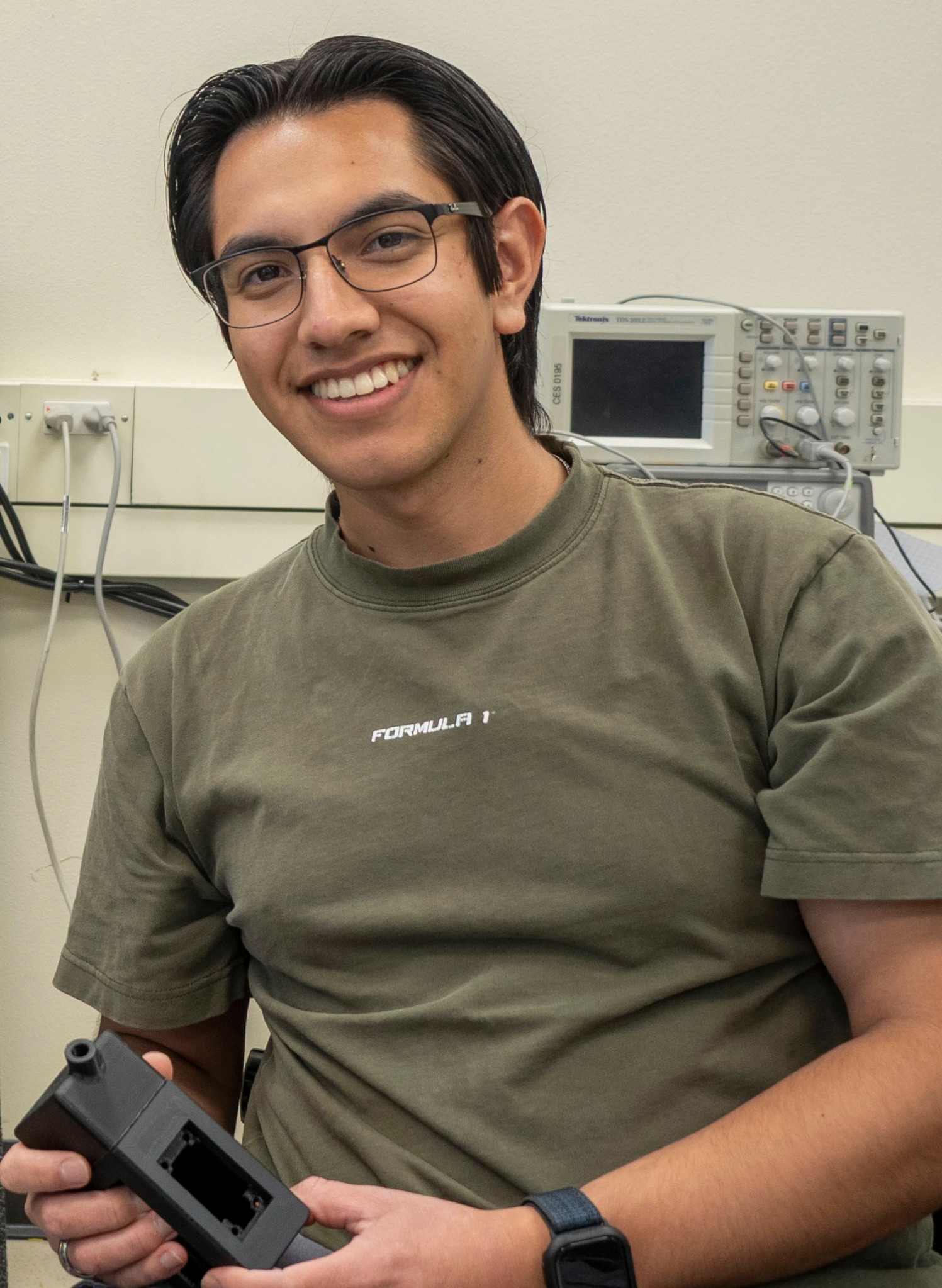 Juan Ali Ruiz Guzman holding the Breathalyze-BG prototype